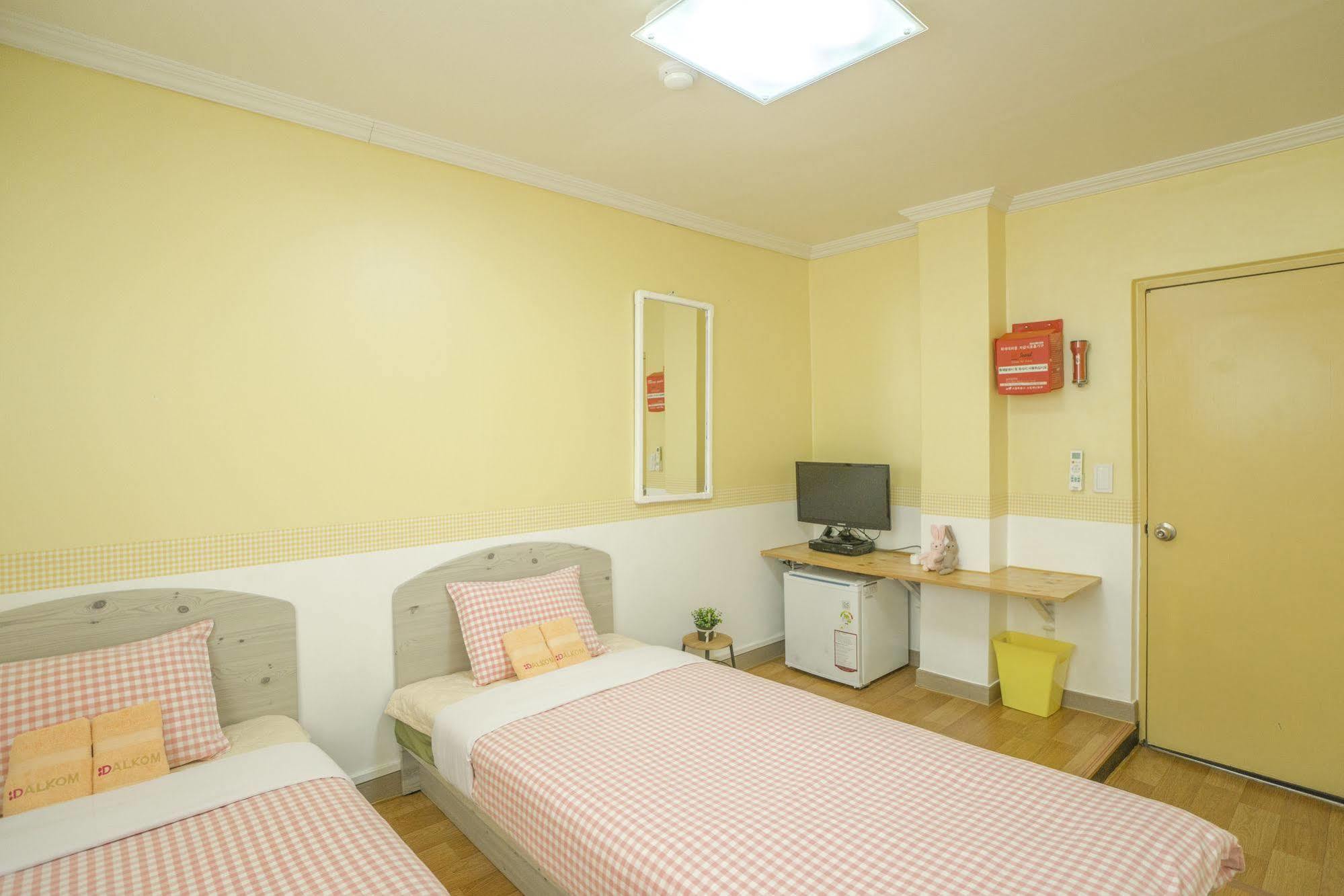 Dalkom Myeongdong Guesthouse سيول المظهر الخارجي الصورة
